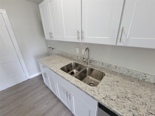 4909 Holloway Drive, Houston, TX 77048