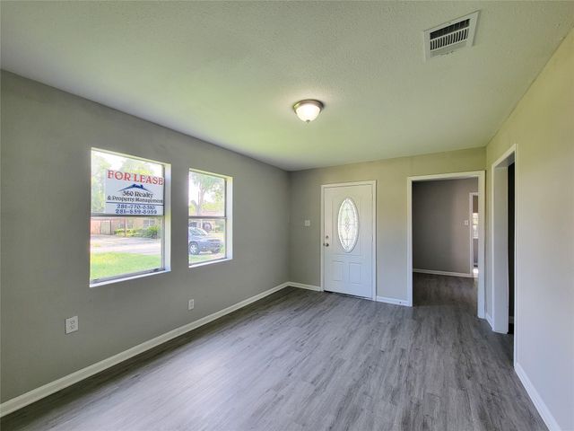 4909 Holloway Drive, Houston, TX 77048