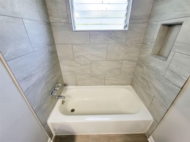 4909 Holloway Drive, Houston, TX 77048