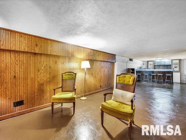 4011 N STERLING Avenue, Peoria, IL 61615