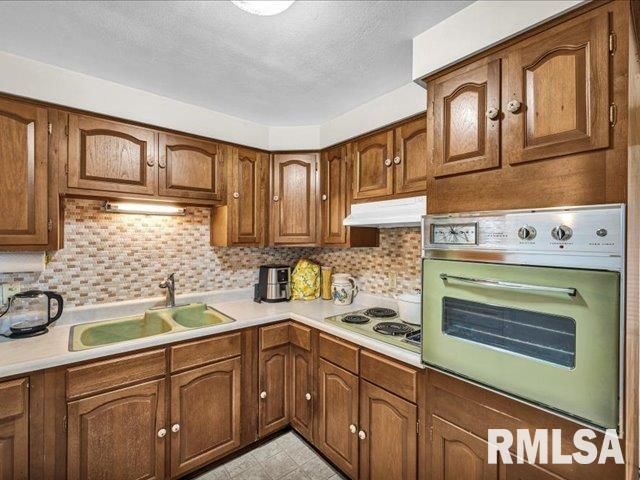 4011 N STERLING Avenue, Peoria, IL 61615