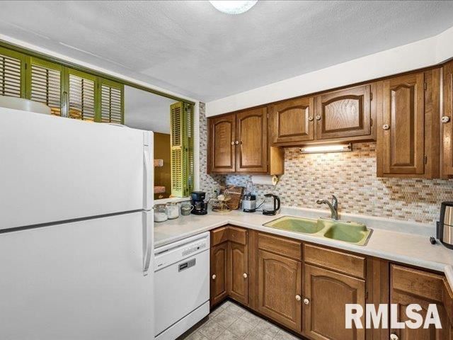 4011 N STERLING Avenue, Peoria, IL 61615