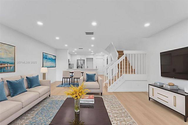 10512 NW 3rd St, Pembroke Pines, FL 33026