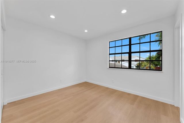 10512 NW 3rd St, Pembroke Pines, FL 33026