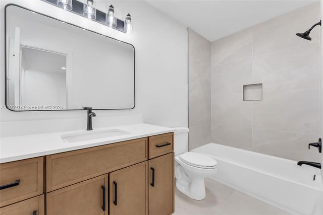 10512 NW 3rd St, Pembroke Pines, FL 33026