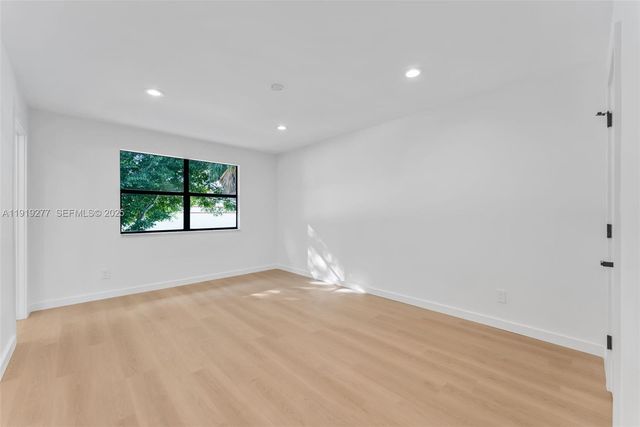 10512 NW 3rd St, Pembroke Pines, FL 33026