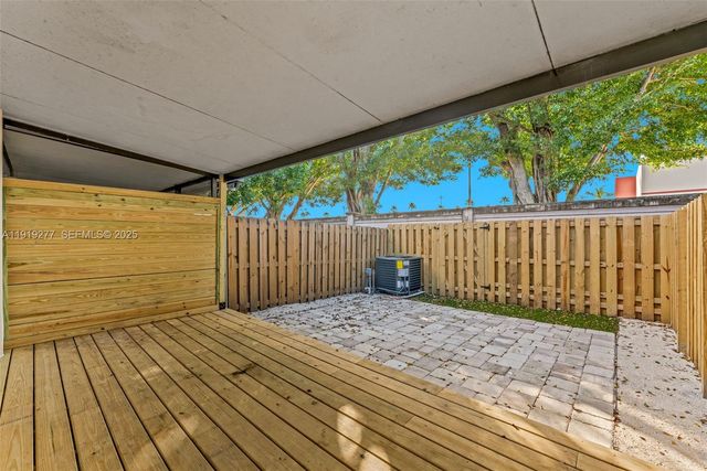 10512 NW 3rd St, Pembroke Pines, FL 33026