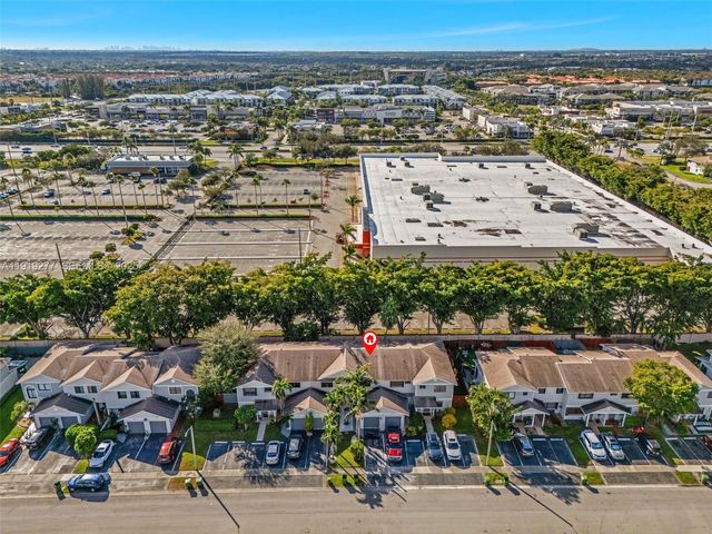 10512 NW 3rd St, Pembroke Pines, FL 33026