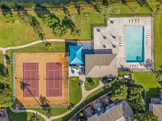 10512 NW 3rd St, Pembroke Pines, FL 33026