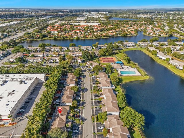 10512 NW 3rd St, Pembroke Pines, FL 33026