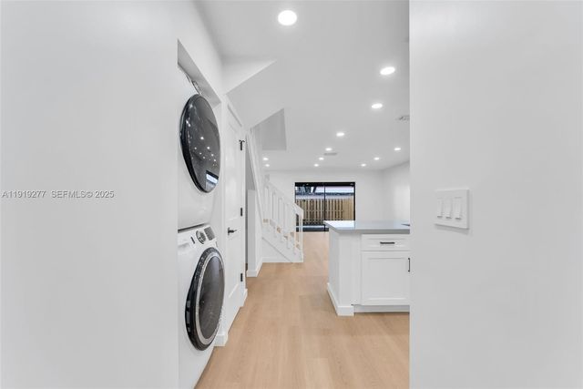 10512 NW 3rd St, Pembroke Pines, FL 33026