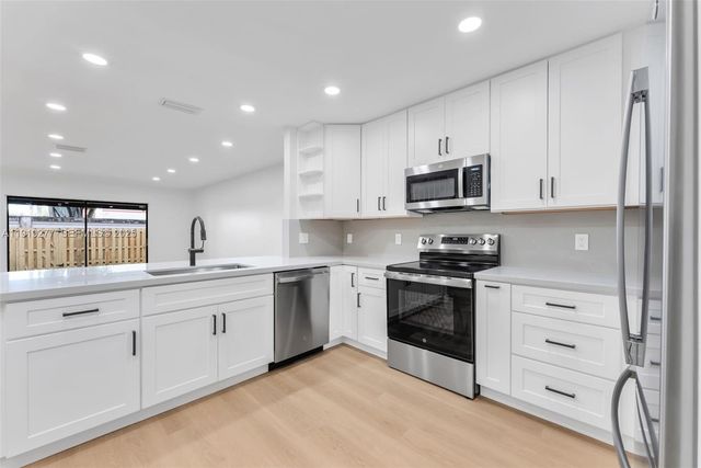 10512 NW 3rd St, Pembroke Pines, FL 33026