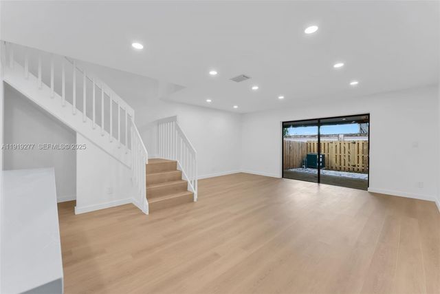 10512 NW 3rd St, Pembroke Pines, FL 33026