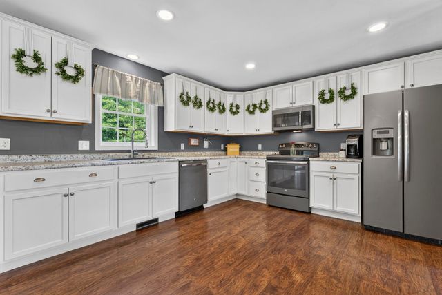 62 Cobblestone Drive, Epsom, NH 03234