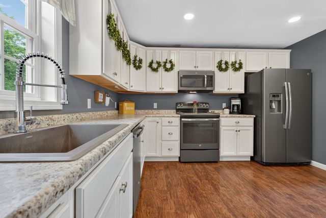 62 Cobblestone Drive, Epsom, NH 03234