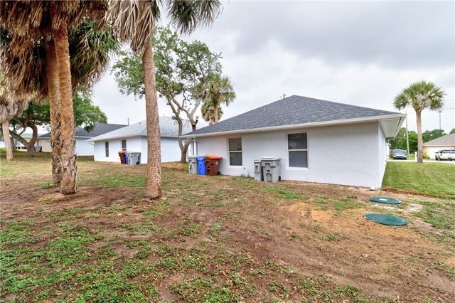 235 12th Street SW, Vero Beach, FL 32962