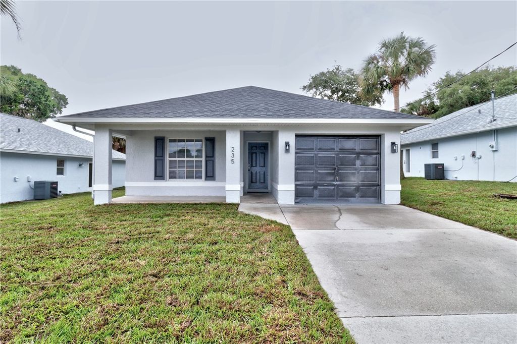 235 12th Street SW, Vero Beach, FL 32962