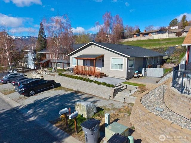 380 N Shore Court, Manson, WA 98831