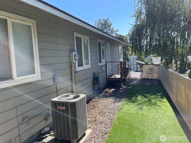 380 N Shore Court, Manson, WA 98831