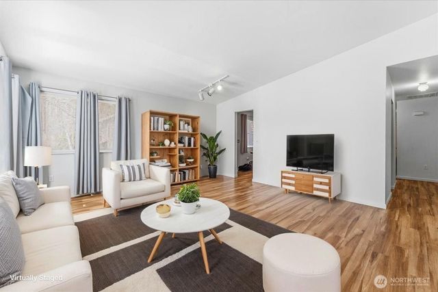 380 N Shore Court, Manson, WA 98831