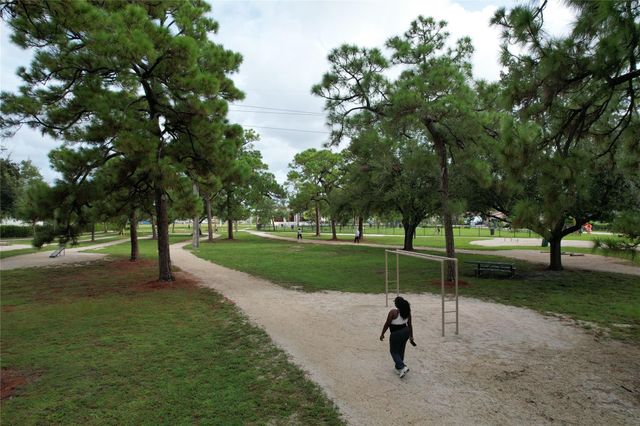 937 NE 34th Ct, Oakland Park, FL 33334