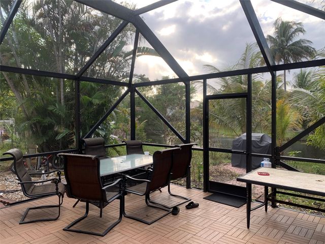 320 NW 115th Way, Coral Springs, FL 33071