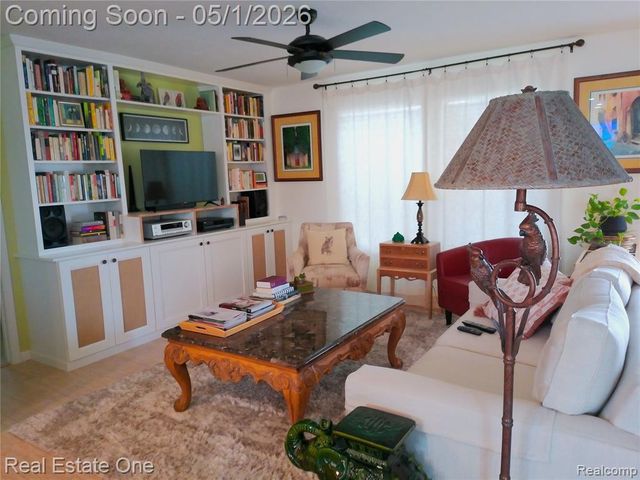 11730 Cedarbrook Drive, South Lyon, MI 48178