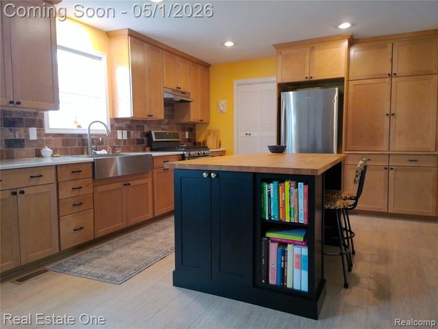 11730 Cedarbrook Drive, South Lyon, MI 48178