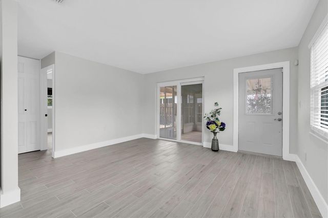 4201 DES MOINES STREET NE, St Petersburg, FL 33703