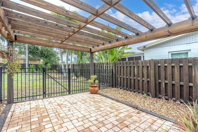 4201 DES MOINES STREET NE, St Petersburg, FL 33703