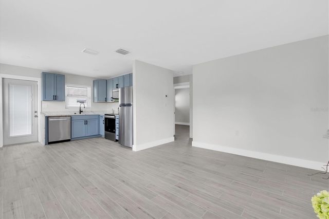 4201 DES MOINES STREET NE, St Petersburg, FL 33703