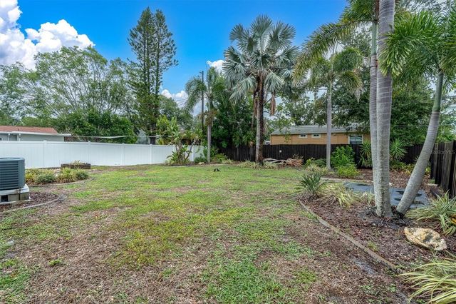 4201 DES MOINES STREET NE, St Petersburg, FL 33703