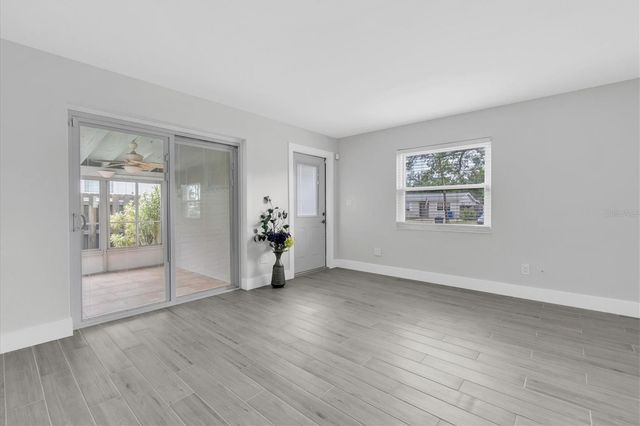 4201 DES MOINES STREET NE, St Petersburg, FL 33703