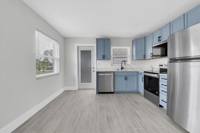 4201 DES MOINES STREET NE, St Petersburg, FL 33703