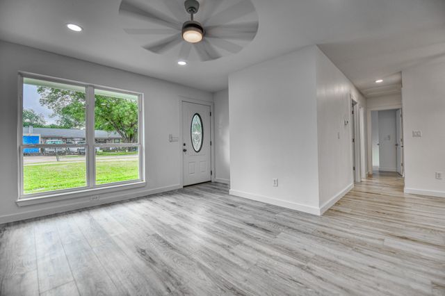 10020 Homeplace Drive, Dallas, TX 75217