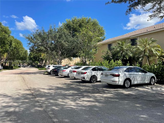 3903 Tree Top Drive 3903, Weston, FL 33332