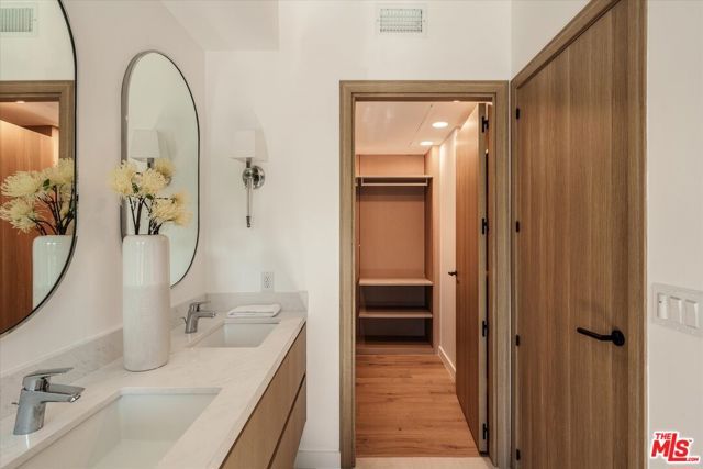 2822 Avenel Street, Los Angeles, CA 90039