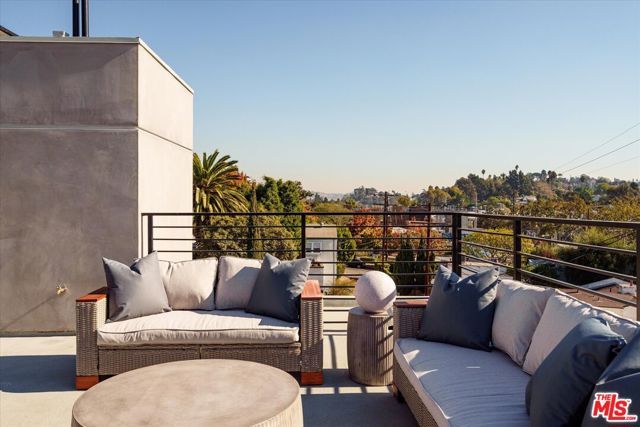 2822 Avenel Street, Los Angeles, CA 90039