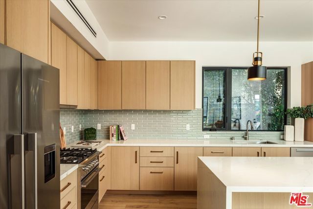 2822 Avenel Street, Los Angeles, CA 90039