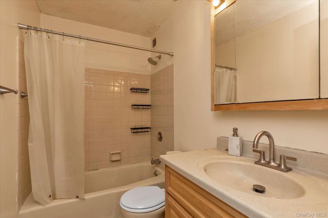 15038 Union Turnpike 2H, Flushing, NY 11367
