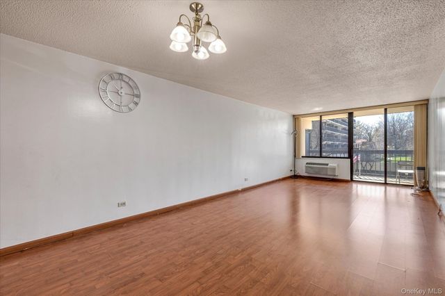 15038 Union Turnpike 2H, Flushing, NY 11367