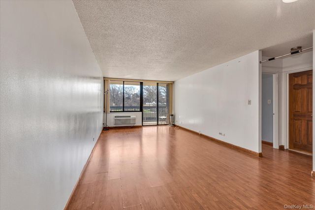 15038 Union Turnpike 2H, Flushing, NY 11367