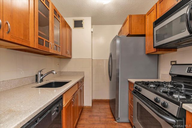 15038 Union Turnpike 2H, Flushing, NY 11367