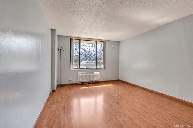 15038 Union Turnpike 2H, Flushing, NY 11367
