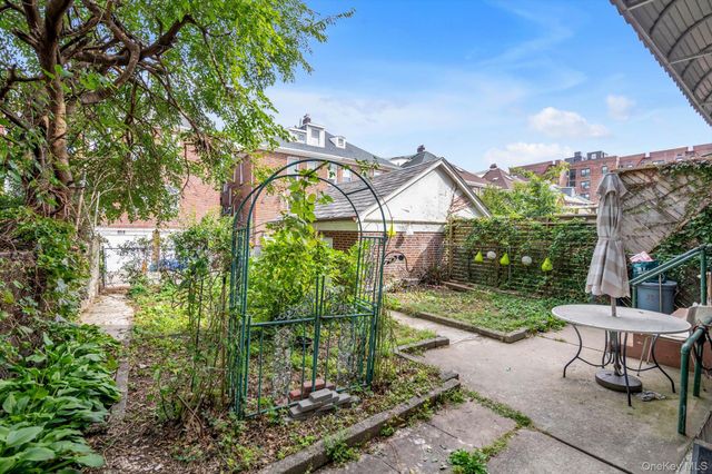 33-25 88th Street, Jackson Heights, NY 11372