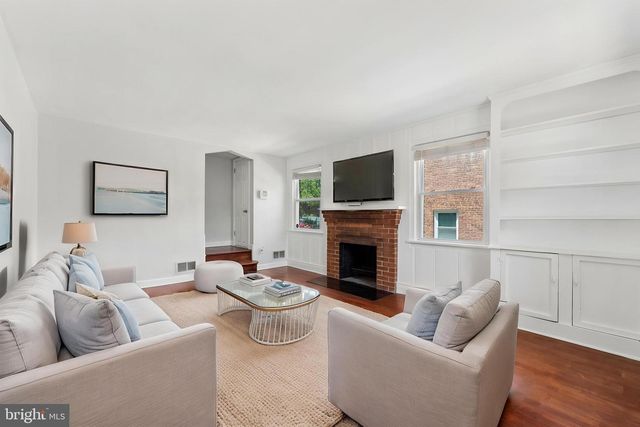 4826 WOODLAWN DR, Hyattsville, MD 20784