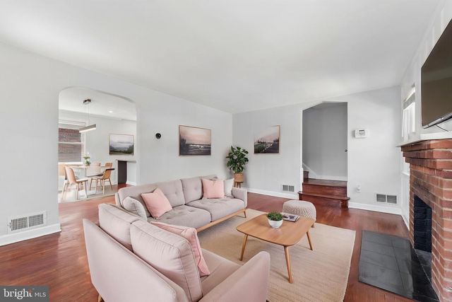 4826 WOODLAWN DR, Hyattsville, MD 20784