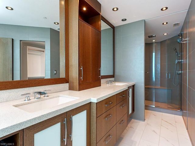 60 Seagate DR 1505, Naples, FL 34103