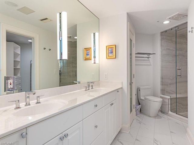 60 Seagate DR 1505, Naples, FL 34103