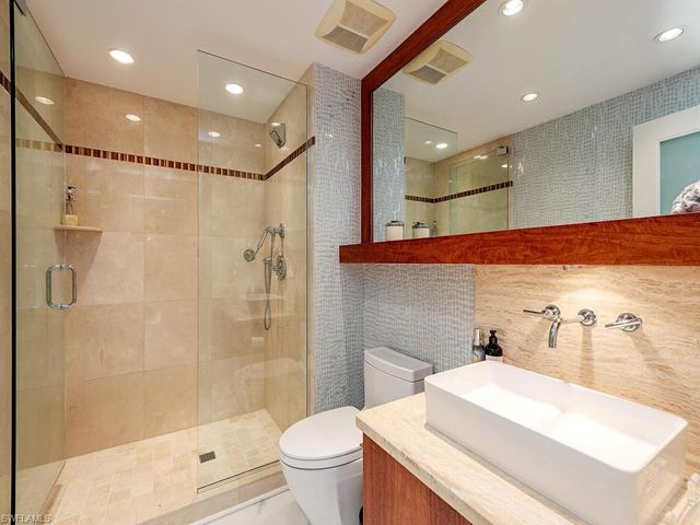 60 Seagate DR 1505, Naples, FL 34103